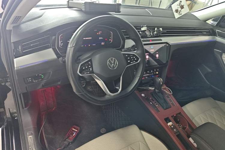 Used Volkswagen Magotan 2024 2 Million Units Zhongxiang Version 330TSI DSG Luxury Edition Center Console