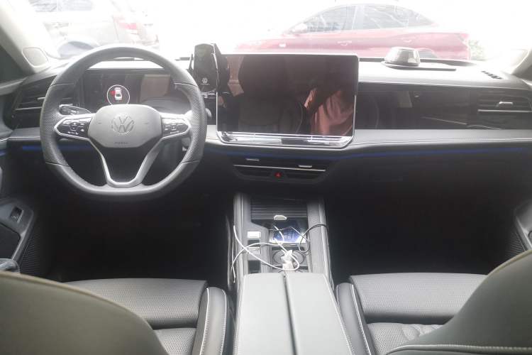 Used Volkswagen Magotan 2024 380TSI DSG Prestige Edition DaMai Package Center Console