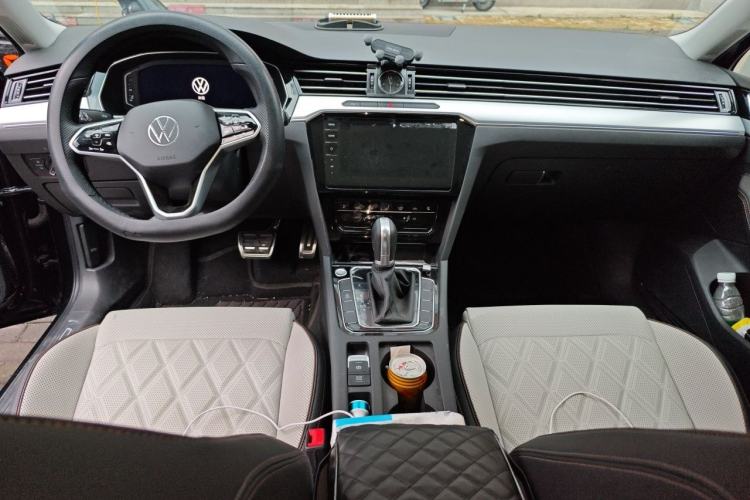 Used Volkswagen Magotan 2024 2 Million Units Zhongxiang Version 330TSI DSG Luxury Edition Center Console