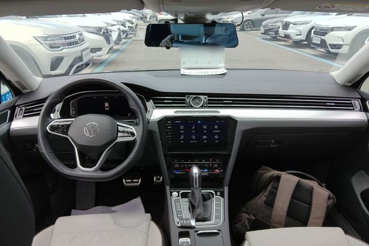 Used Volkswagen Magotan 2024 2 Million Units Zhongxiang Version 330TSI DSG Luxury Edition Center Console