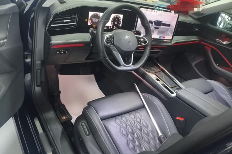Used Volkswagen Magotan 2024 380TSI DSG Ultimate Edition Center Console