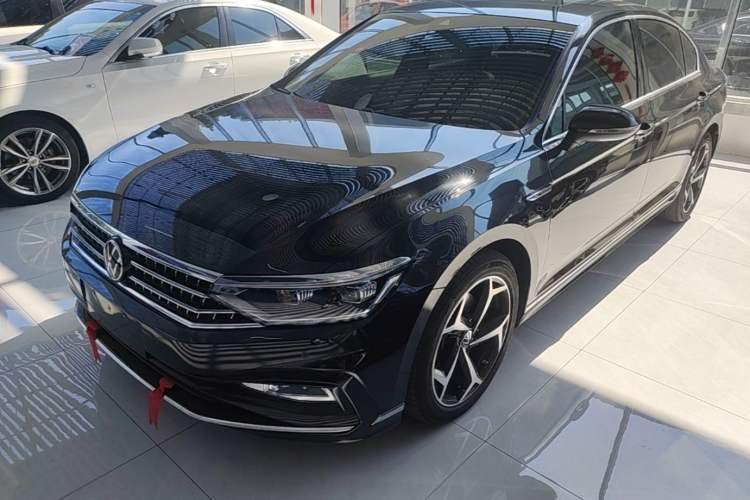 Volkswagen Magotan 2024 2 Million Units Zhongxiang Version 330TSI DSG Luxury Edition