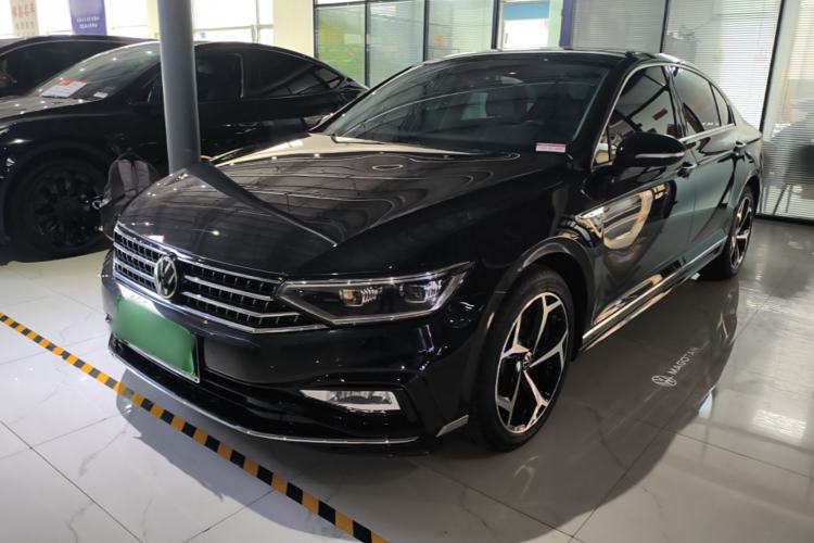 Volkswagen Magotan 2024 2 Million Units Zhongxiang Version 330TSI DSG Luxury Edition