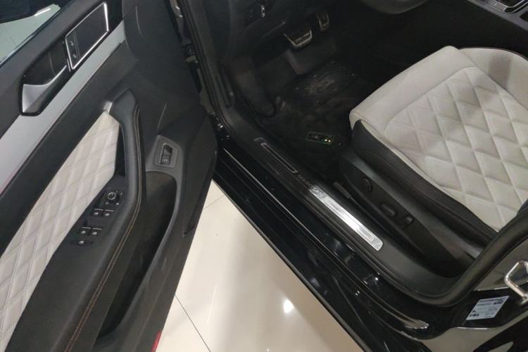Used Volkswagen Magotan 2024 2 Million Units Zhongxiang Version 330TSI DSG Luxury Edition Driver Seat