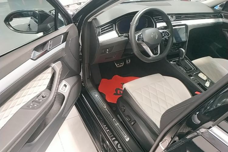 Used Volkswagen Magotan 2024 2 Million Units Zhongxiang Version 330TSI DSG Luxury Edition Driver Seat