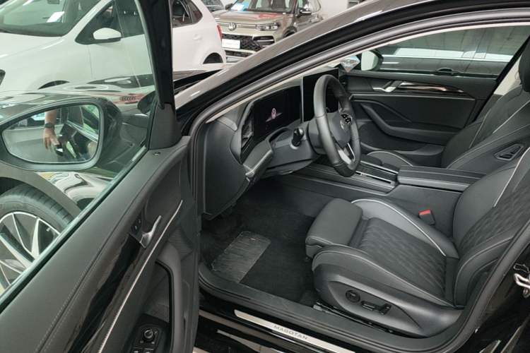 Used Volkswagen Magotan 2024 380TSI DSG Prestige Edition DaMai Package Driver Seat