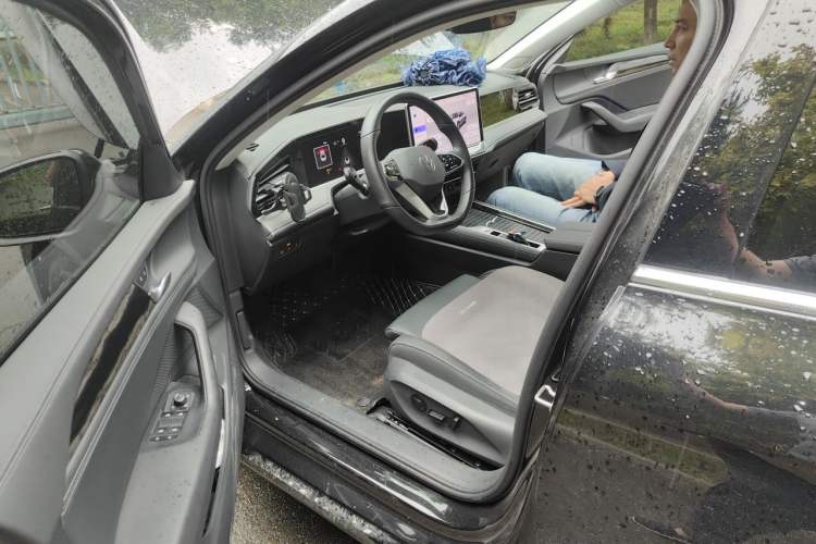 Used Volkswagen Magotan 2024 300TSI DSG Prestige Edition—A Real Eye-Catcher Driver Seat
