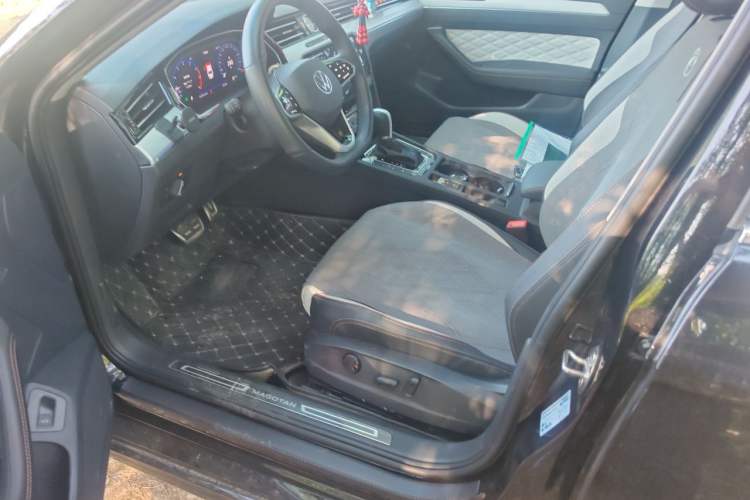 Used Volkswagen Magotan 2024 2 Million Units Zhongxiang Version 330TSI DSG Luxury Edition Driver Seat