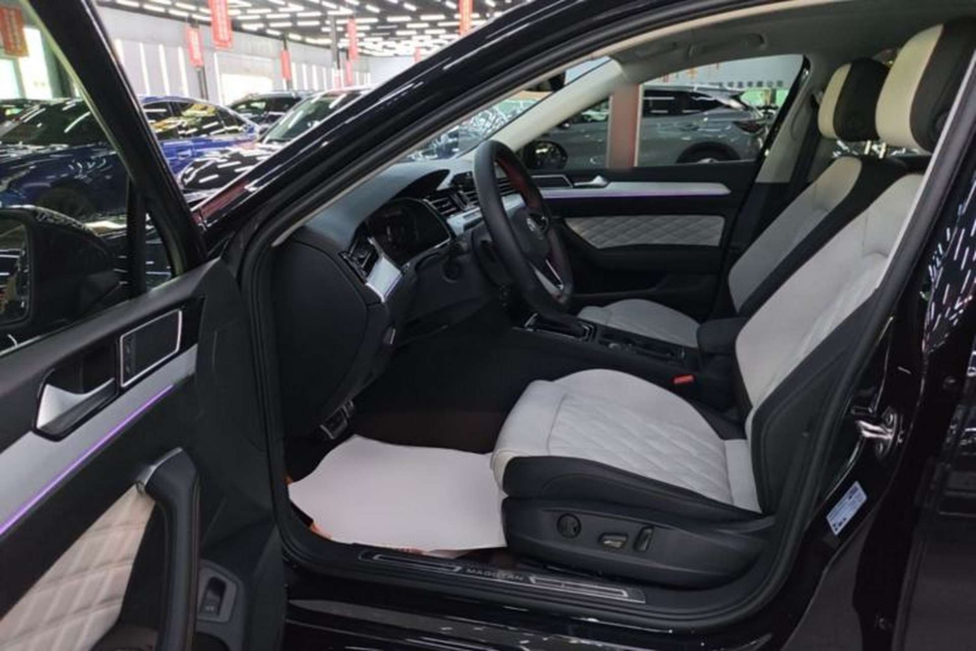 Used Volkswagen Magotan 2024 2 Million Units Zhongxiang Version 330TSI DSG Luxury Edition Driver Seat