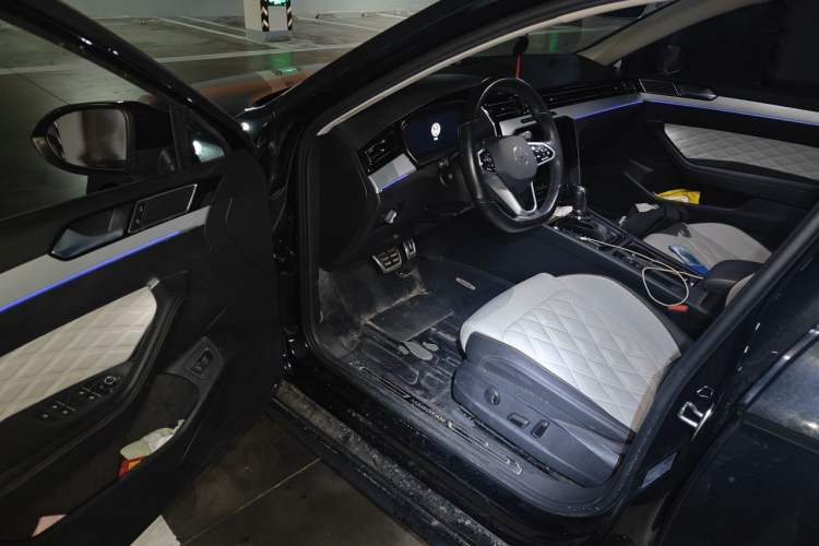 Used Volkswagen Magotan 2024 2 Million Units Zhongxiang Version 330TSI DSG Luxury Edition Driver Seat