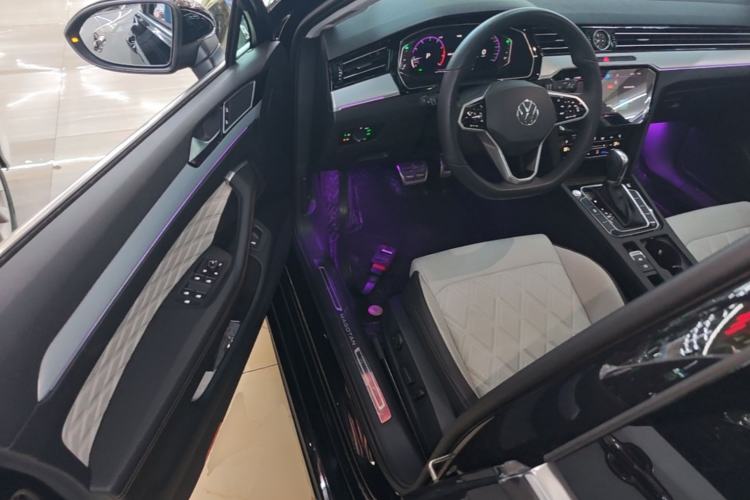Used Volkswagen Magotan 2024 2 Million Units Zhongxiang Version 330TSI DSG Luxury Edition Driver Seat