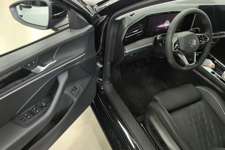 Used Volkswagen Magotan 2024 380TSI DSG Prestige Edition DaMai Package Driver Seat