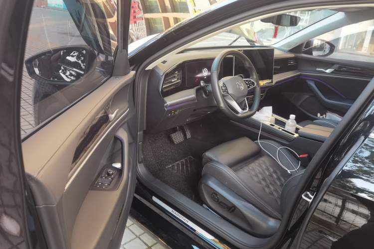 Used Volkswagen Magotan 2024 380TSI DSG Prestige Edition DaMai Package Driver Seat