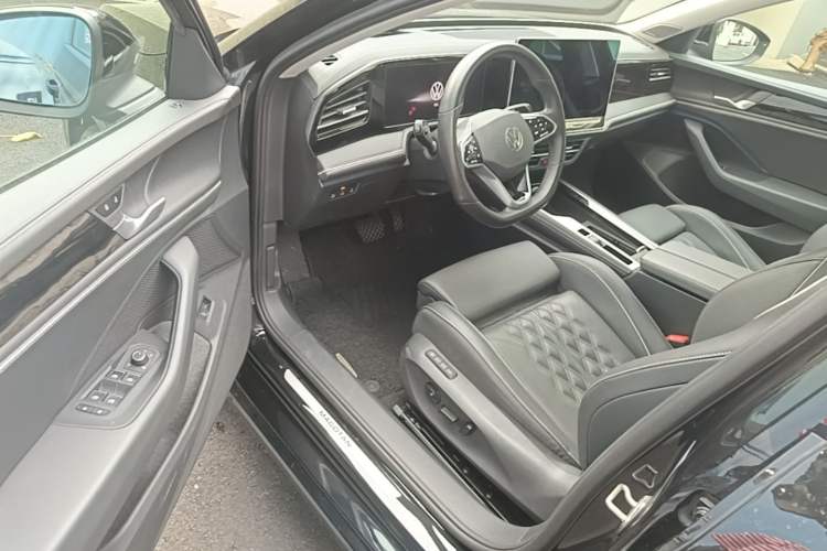 Used Volkswagen Magotan 2024 380TSI DSG Ultimate Edition Driver Seat