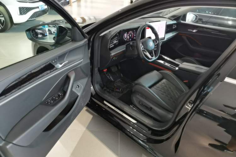 Used Volkswagen Magotan 2024 380TSI DSG Ultimate Edition Driver Seat