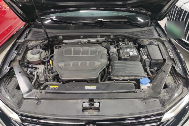 Used Volkswagen Magotan 2024 2 Million Units Zhongxiang Version 330TSI DSG Luxury Edition Engine Bay