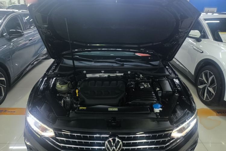 Used Volkswagen Magotan 2024 2 Million Units Zhongxiang Version 330TSI DSG Luxury Edition Engine Bay