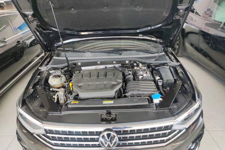 Used Volkswagen Magotan 2024 2 Million Units Zhongxiang Version 330TSI DSG Luxury Edition Engine Bay