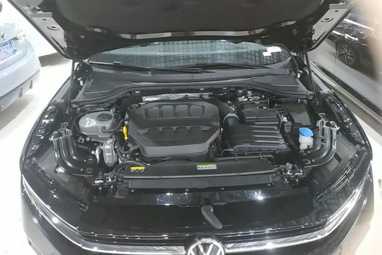 Used Volkswagen Magotan 2024 380TSI DSG Prestige Edition DaMai Package Engine Bay