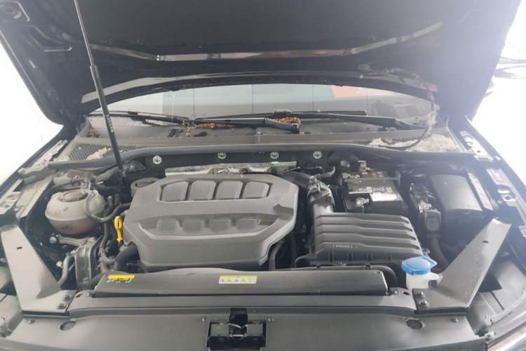 Used Volkswagen Magotan 2024 2 Million Units Zhongxiang Version 330TSI DSG Luxury Edition Engine Bay