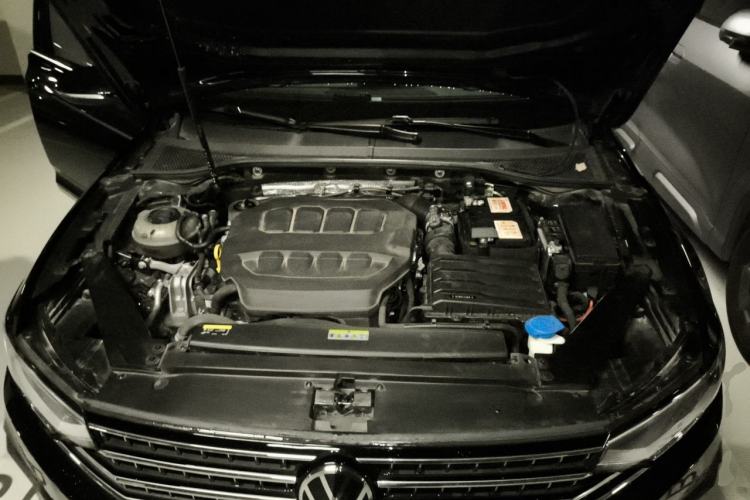 Used Volkswagen Magotan 2024 2 Million Units Zhongxiang Version 330TSI DSG Luxury Edition Engine Bay