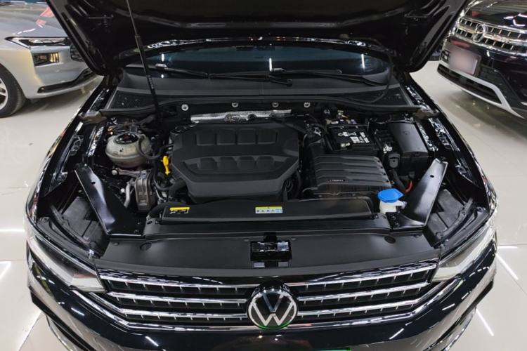 Used Volkswagen Magotan 2024 2 Million Units Zhongxiang Version 330TSI DSG Luxury Edition Engine Bay
