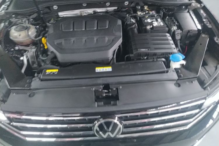Used Volkswagen Magotan 2024 2 Million Units Zhongxiang Version 330TSI DSG Luxury Edition Engine Bay