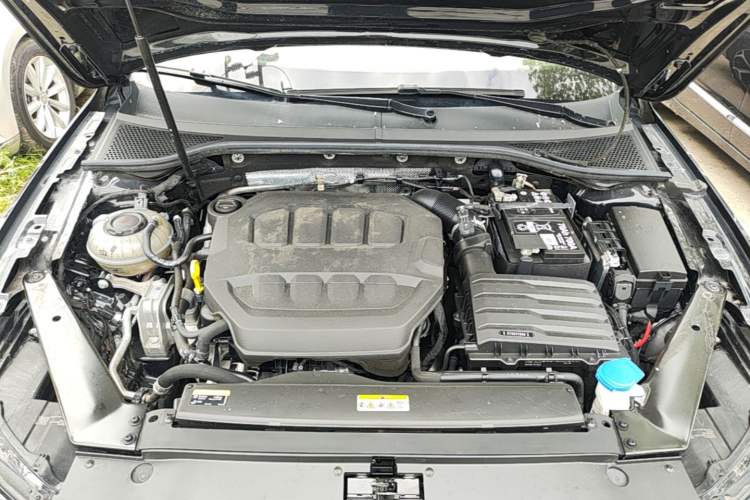Used Volkswagen Magotan 2024 2 Million Units Zhongxiang Version 330TSI DSG Luxury Edition Engine Bay