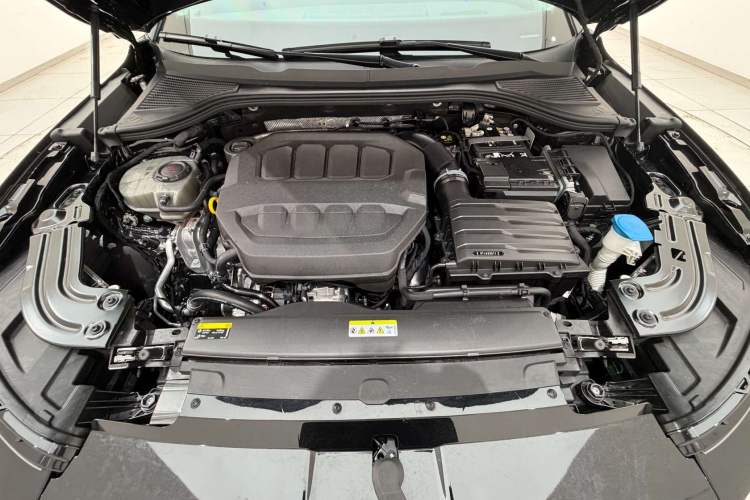 Used Volkswagen Magotan 2024 380TSI DSG Prestige Edition DaMai Package Engine Bay