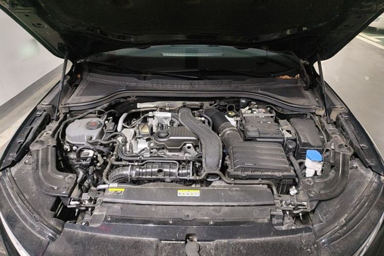 Used Volkswagen Magotan 2024 300TSI DSG Prestige Edition—A Real Eye-Catcher Engine Bay