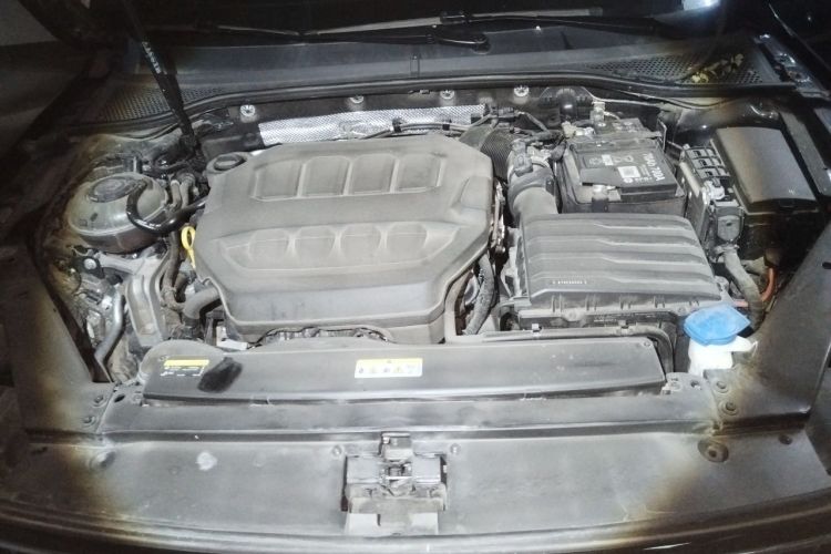 Used Volkswagen Magotan 2024 2 Million Units Zhongxiang Version 330TSI DSG Luxury Edition Engine Bay