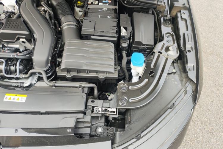 Used Volkswagen Magotan 2024 300TSI DSG Prestige Edition—A Real Eye-Catcher Engine Bay Left