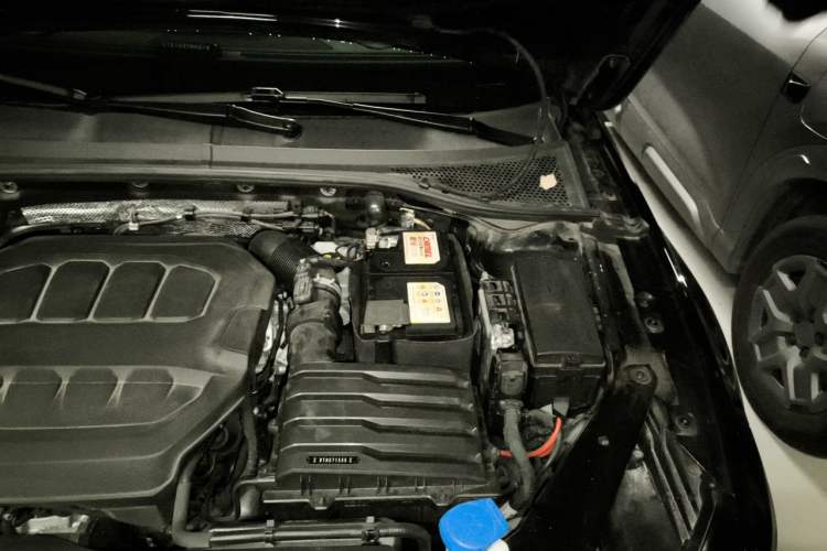 Used Volkswagen Magotan 2024 2 Million Units Zhongxiang Version 330TSI DSG Luxury Edition Engine Bay Left