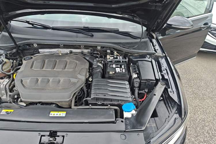 Used Volkswagen Magotan 2024 2 Million Units Zhongxiang Version 330TSI DSG Luxury Edition Engine Bay Left