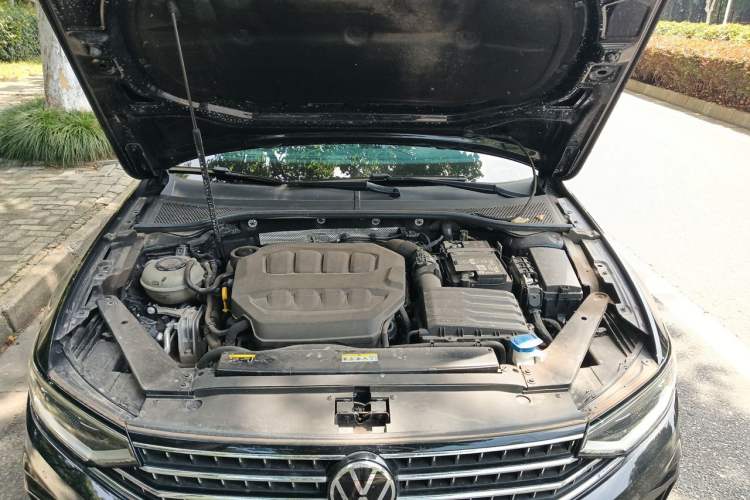 Used Volkswagen Magotan 2024 2 Million Units Zhongxiang Version 330TSI DSG Luxury Edition Engine Bay