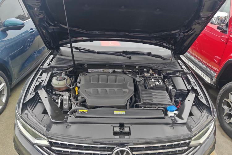 Used Volkswagen Magotan 2024 2 Million Units Zhongxiang Version 330TSI DSG Luxury Edition Engine Bay
