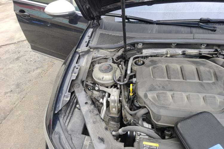 Used Volkswagen Magotan 2024 2 Million Units Zhongxiang Version 330TSI DSG Luxury Edition Engine Bay Right