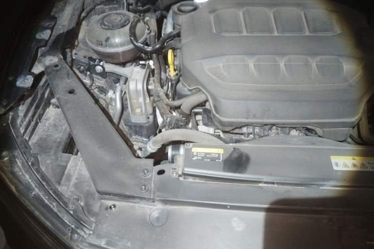 Used Volkswagen Magotan 2024 2 Million Units Zhongxiang Version 330TSI DSG Luxury Edition Engine Bay Right