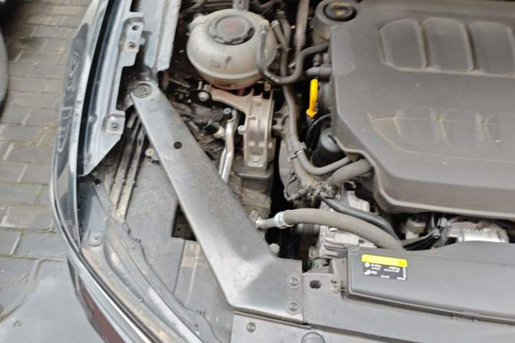 Used Volkswagen Magotan 2024 2 Million Units Zhongxiang Version 330TSI DSG Luxury Edition Engine Bay Right