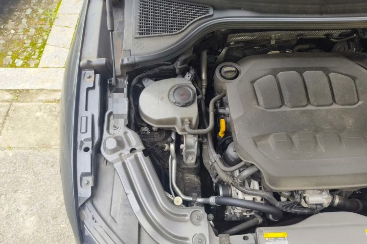 Used Volkswagen Magotan 2024 380TSI DSG Prestige Edition DaMai Package Engine Bay Right