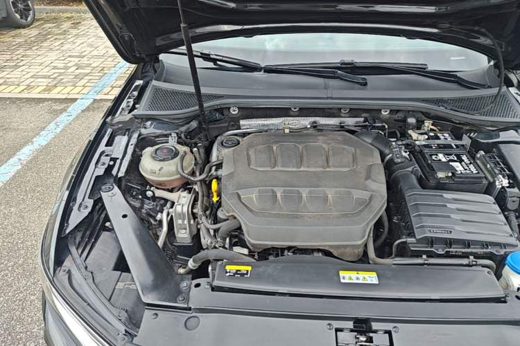 Used Volkswagen Magotan 2024 2 Million Units Zhongxiang Version 330TSI DSG Luxury Edition Engine Bay Right