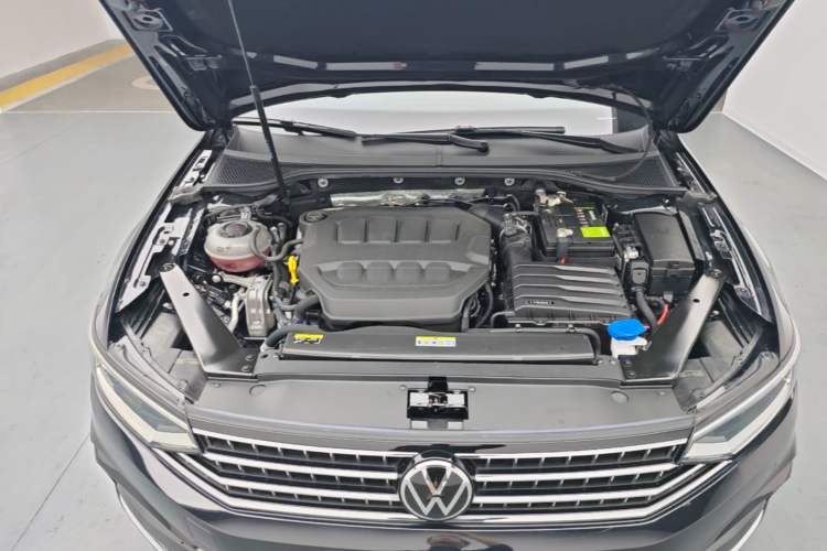Used Volkswagen Magotan 2024 2 Million Units Zhongxiang Version 330TSI DSG Luxury Edition Engine Bay
