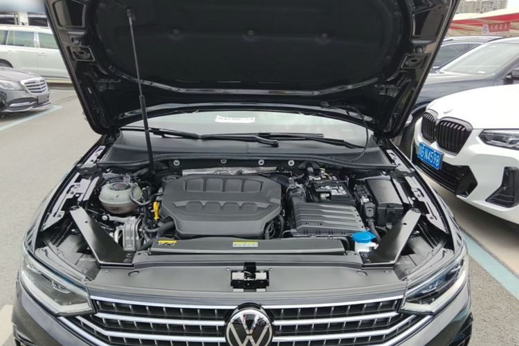 Used Volkswagen Magotan 2024 2 Million Units Zhongxiang Version 330TSI DSG Luxury Edition Engine Bay