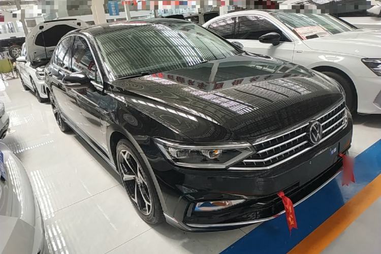 Used Volkswagen Magotan 2024 2 Million Units Zhongxiang Version 330TSI DSG Luxury Edition Exterior 1