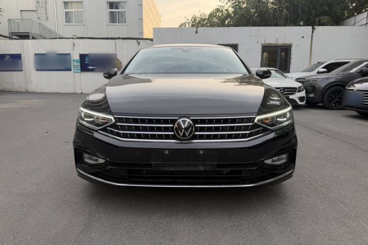 Used Volkswagen Magotan 2024 2 Million Units Zhongxiang Version 330TSI DSG Luxury Edition Exterior 1