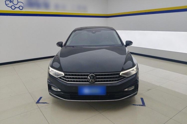Used Volkswagen Magotan 2024 2 Million Units Zhongxiang Version 330TSI DSG Luxury Edition Exterior 1