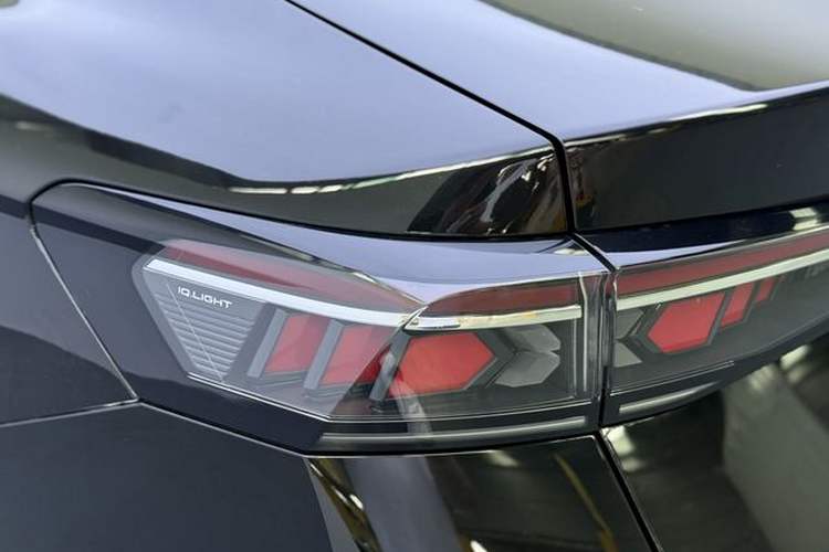 Used Volkswagen Magotan 2024 300TSI DSG Prestige Edition—A Real Eye-Catcher Exterior 10
