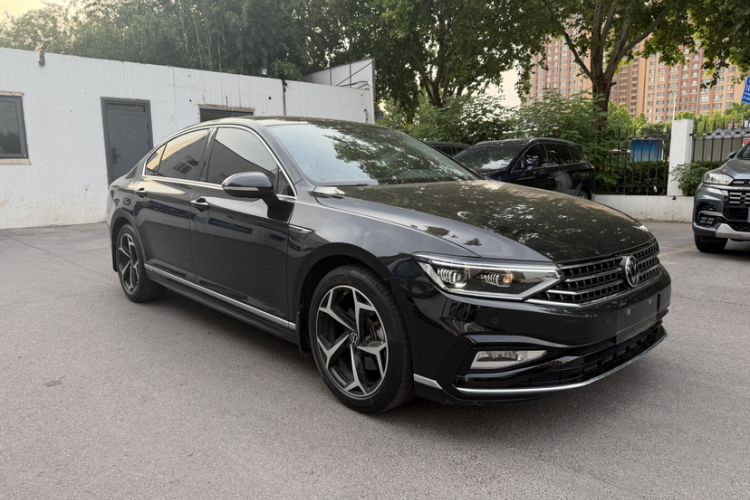 Used Volkswagen Magotan 2024 2 Million Units Zhongxiang Version 330TSI DSG Luxury Edition Exterior 2