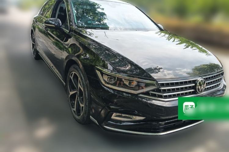 Used Volkswagen Magotan 2024 2 Million Units Zhongxiang Version 330TSI DSG Luxury Edition Exterior 2