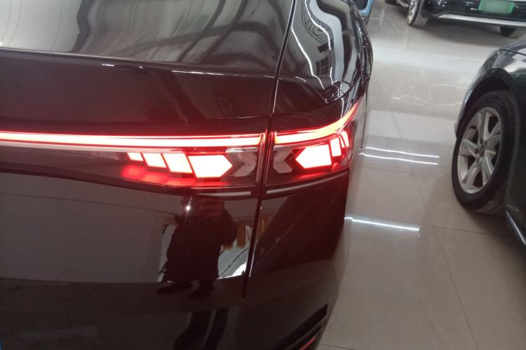 Used Volkswagen Magotan 2024 300TSI DSG Prestige Edition—A Real Eye-Catcher Exterior 3